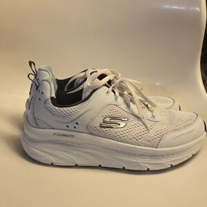 Skechers Women's  D'LUX Walker Infinite Motion Sneakers